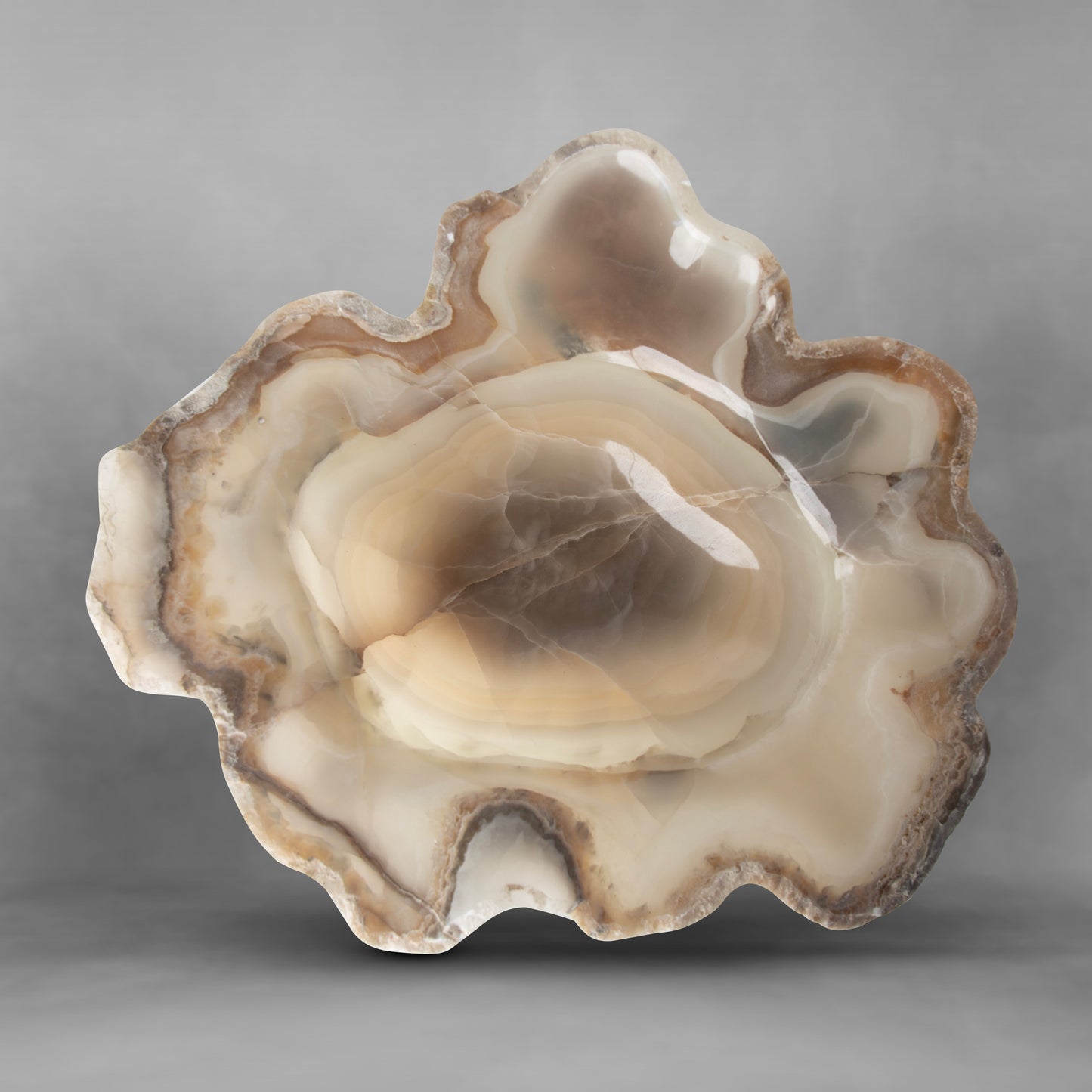 Beautiful and elegant with irregular shapes forming a pearl bowl in onyx