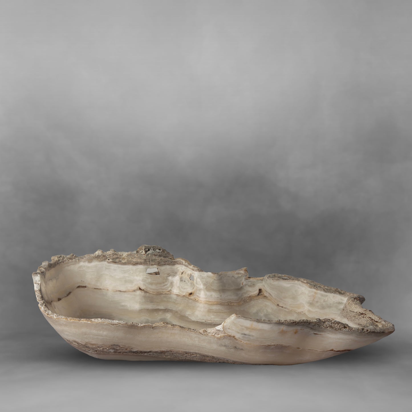 Rough & Pearl, sophisticated onyx bowl with a mix of rough stone and white pearl