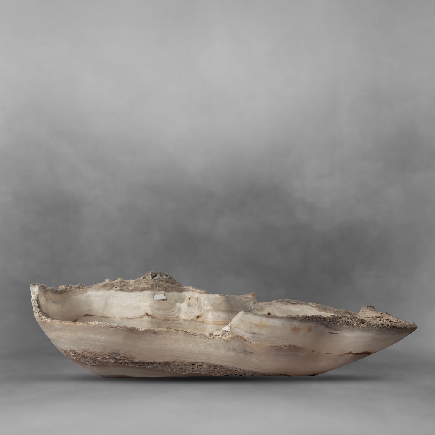 Rough & Pearl, sophisticated onyx bowl with a mix of rough stone and white pearl