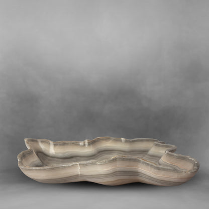 Oyster in gray, alluring gradients in gray, irregular onyx bowl
