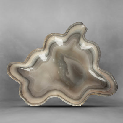 Oyster in gray, alluring gradients in gray, irregular onyx bowl