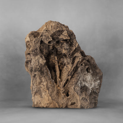 Attractive natural sculpture design in a decorative onyx rock