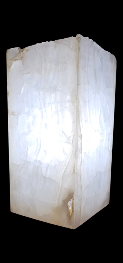 White Fracture Series, sophisticated onyx table lamp with Natural Edge top
